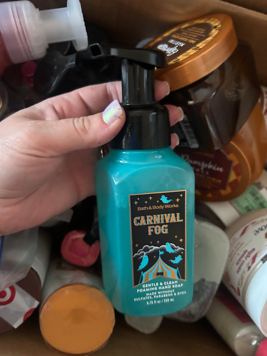 Bath & Body Works Foaming Hand Wash - Carnival Fog (Cracked Pump)